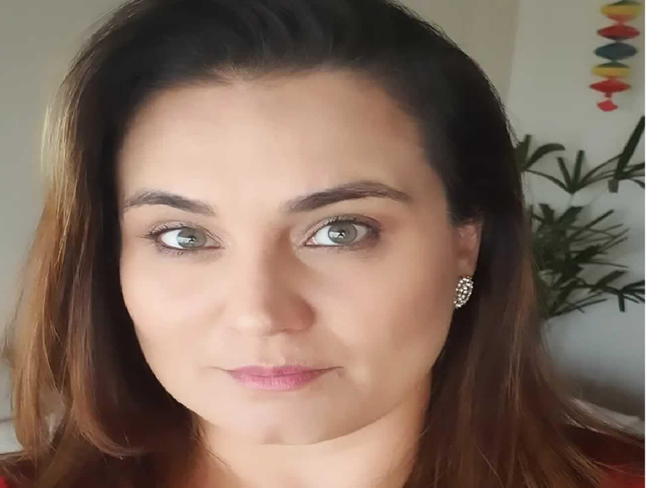 BOWLER CONTRATA GIULIANA BENZI PARA ATENDER CONTA DA DASA