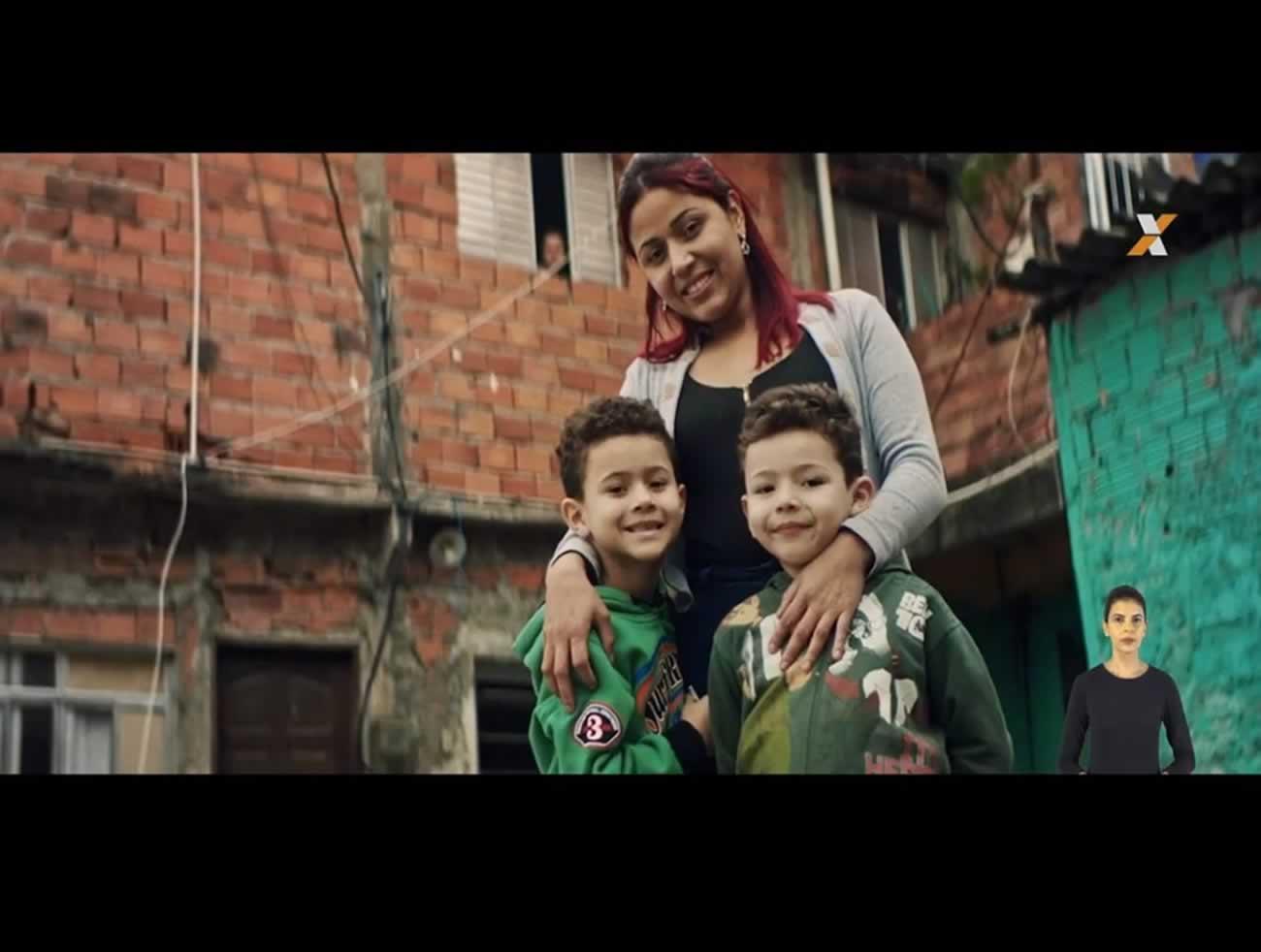 CAIXA comemora 161 anos em campanha da agência Calia