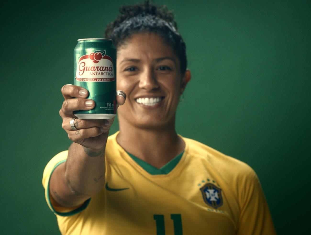 Iniciativa do Guaraná Anrarctica puxa marcas para apoiar futebol feminino