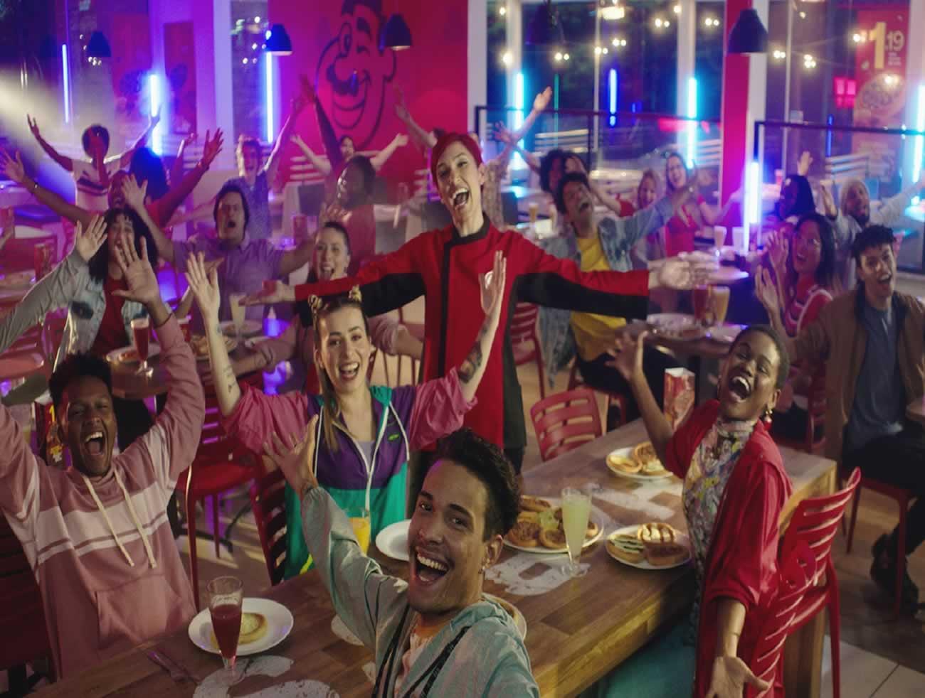 AMOR A BIB`SFIHA É A CAMPANHA DA VMLY&R PARA O HABIB`S