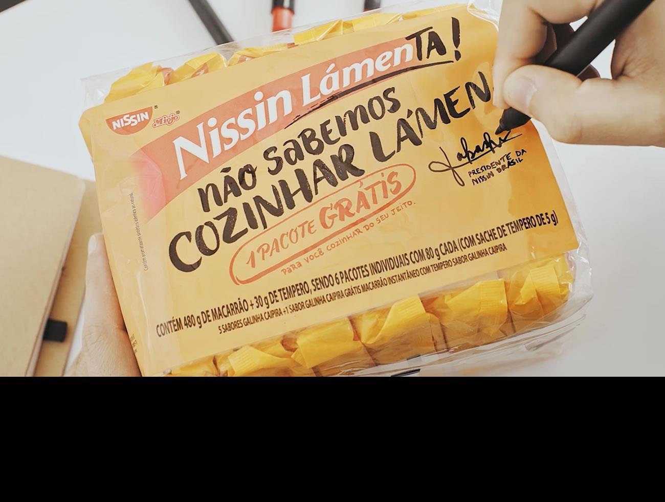 Como pedido de desculpas, NISSIN cria pack especial com um pacote grátis