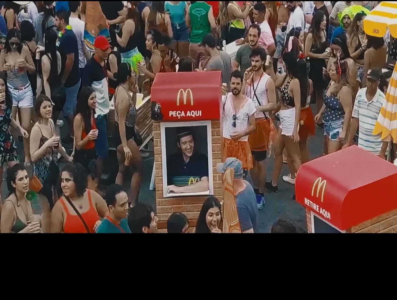 DPZ&T e a Vapt Filmes levaram o drive-thru do McDonald`s para os foliões no carnaval