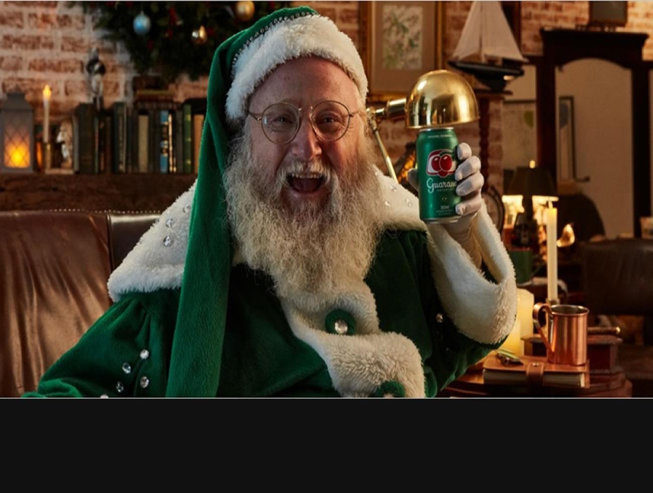 Guaraná Antarctica troca as vestes do Papai Noel