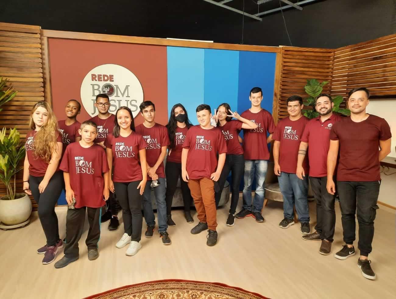 REDE BOM JESUS DE TREMEMBÉ ENSINA AUDIOVISUAL A ALUNOS CARENTES