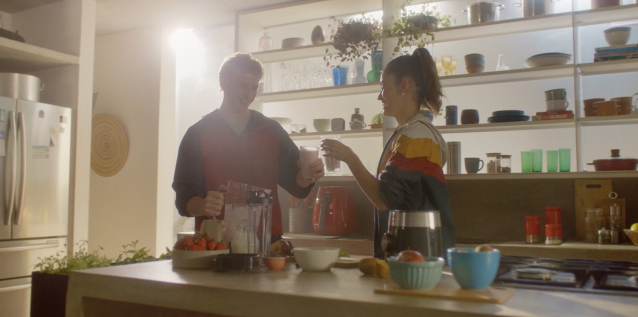 FILME DA ID\TBWA PARA PHILIPS WALITA MOSTRA O UPGRADE QUE OS PRODUTOS DÃO EM QUALQUER CASA