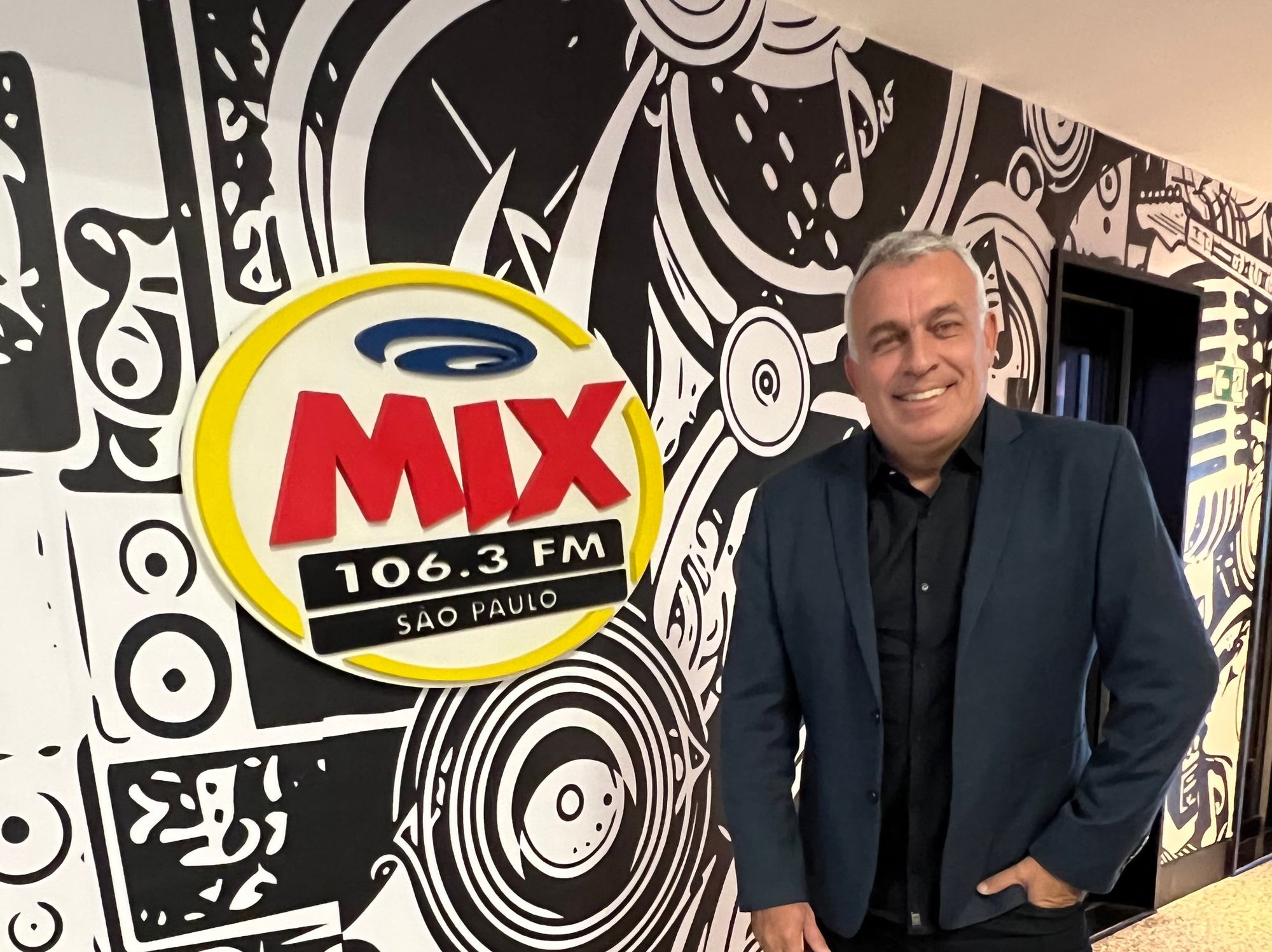 EX-JOVEM PAN COMANDA O COMERCIAL DA RÁDIO MIX