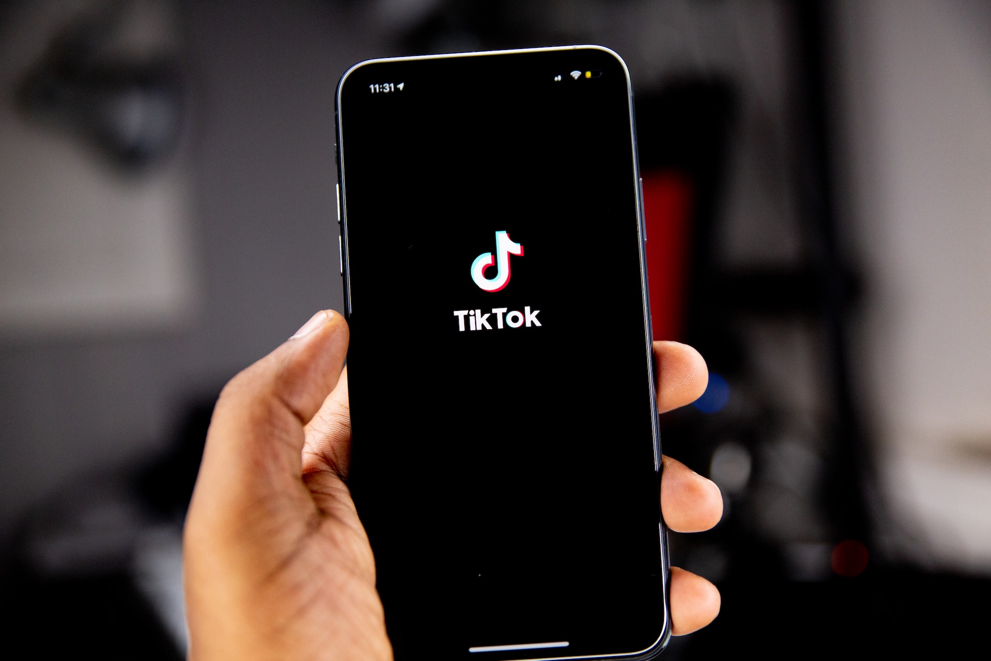 20% DE VÍDEOS DO TIK TOK CONTÉM DESINFORMAÇÃO