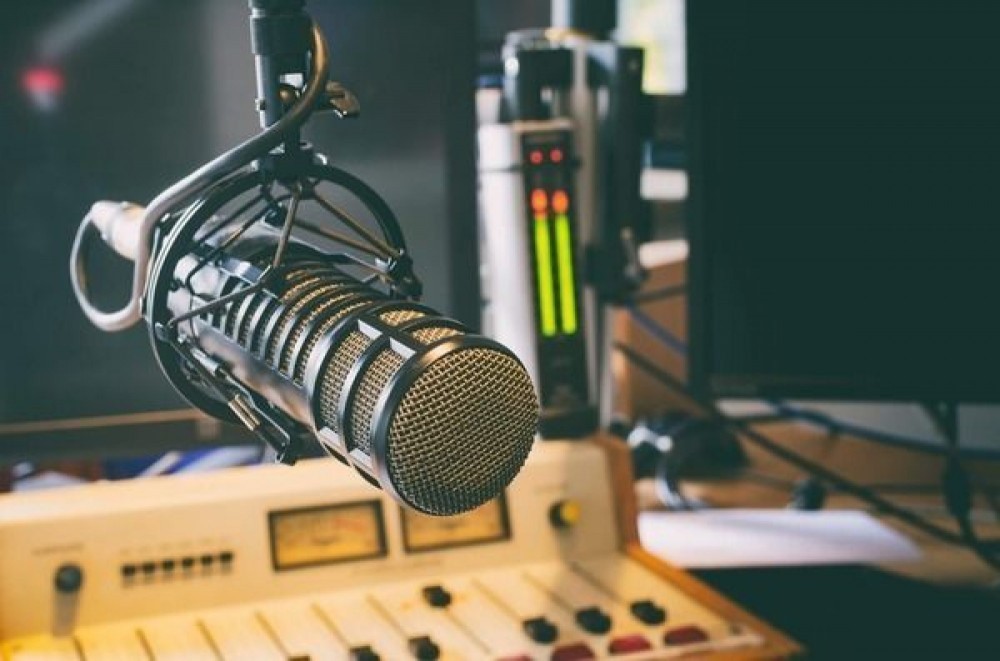 ESTUDO: RADIO SE MANTÉM COMO O REI DA ESTRADA