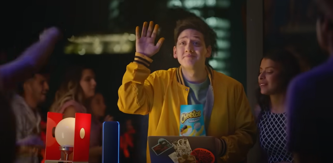 ALMAPBBDO ADAPTA ANÚNCIO DE CHEETOS AO BRASIL