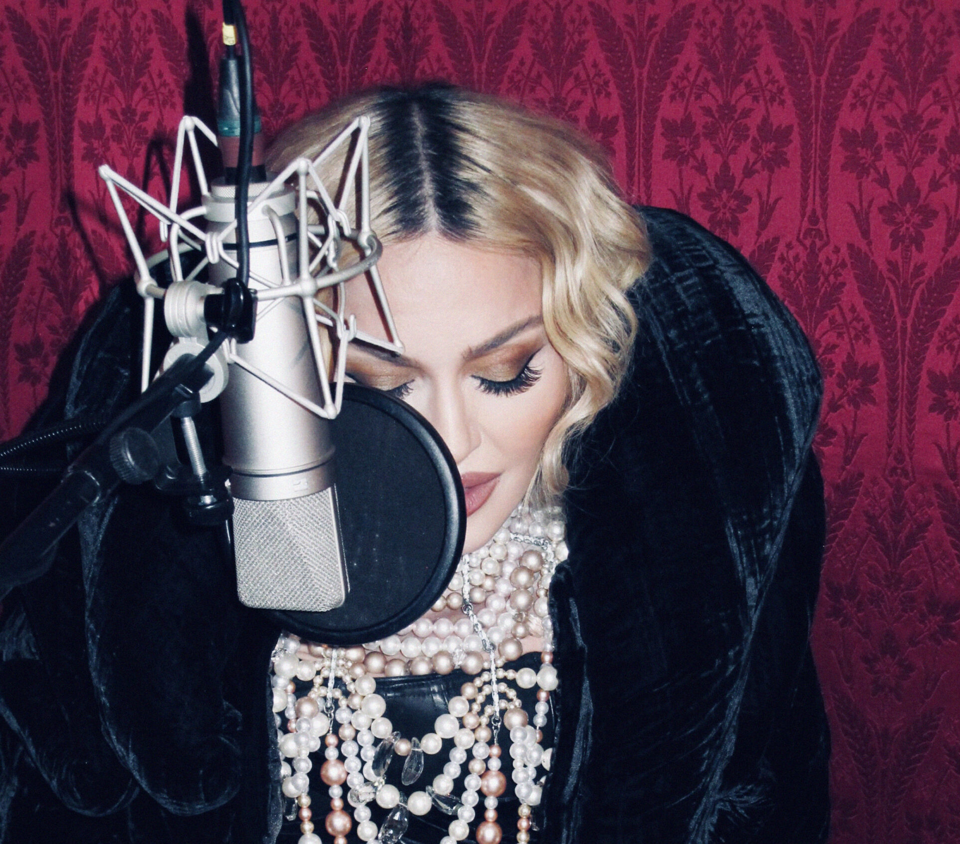 MADONNA ‘ATEMPORAL’ ESTRELA CAMPANHA PELOS 100 ANOS DO ITAÚ UNIBANCO
