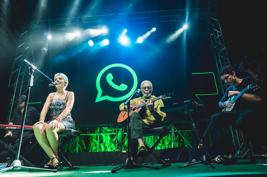 FLOR E GILBERTO GIL ESTRELAM CAMPANHA DE PRIVACIDADE DO WHATSAPP