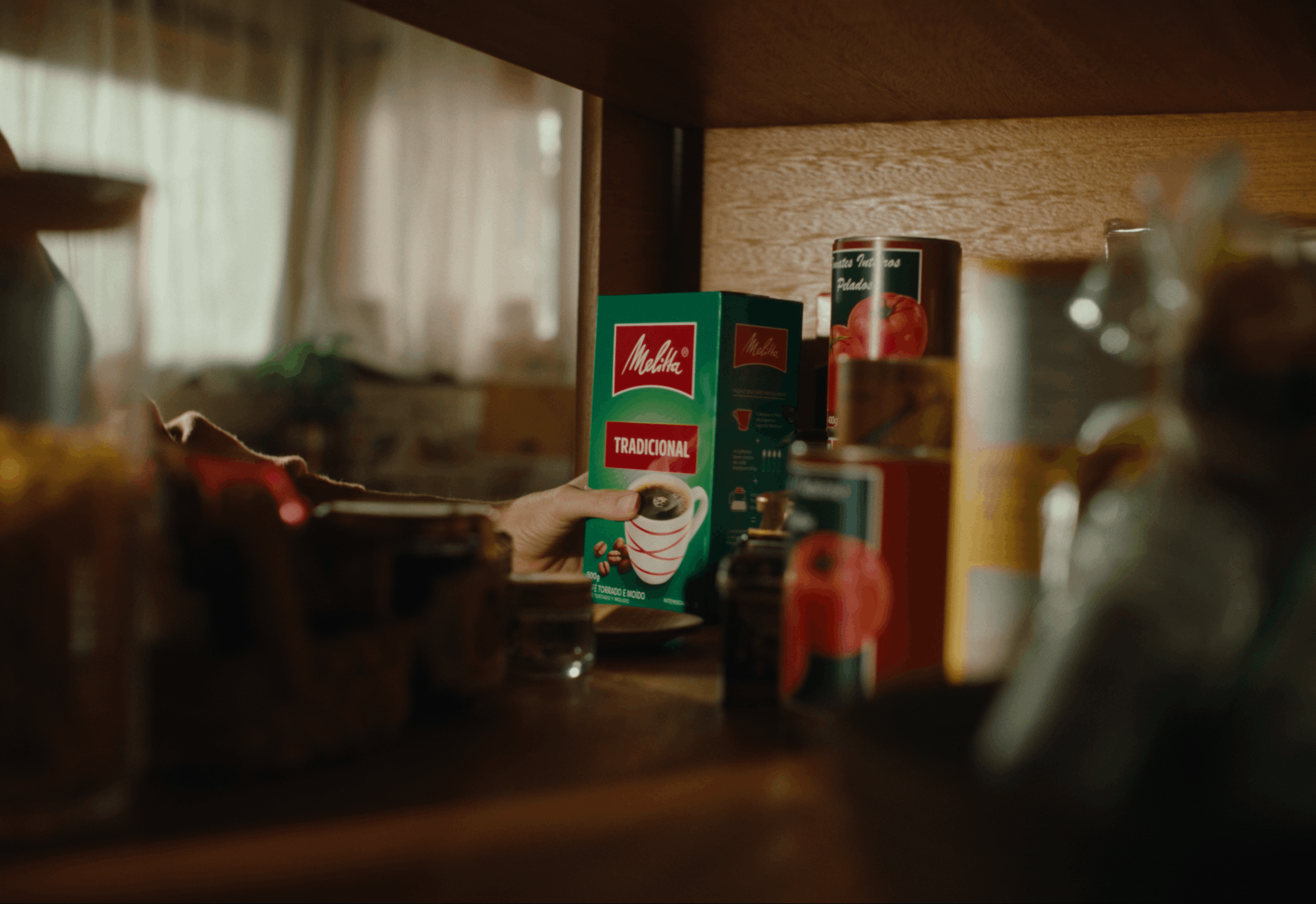 MELITTA VOLTA ÀS TELAS REALÇANDO OS PEQUENOS MOMENTOS QUE DÃO SENTIDO À VIDA