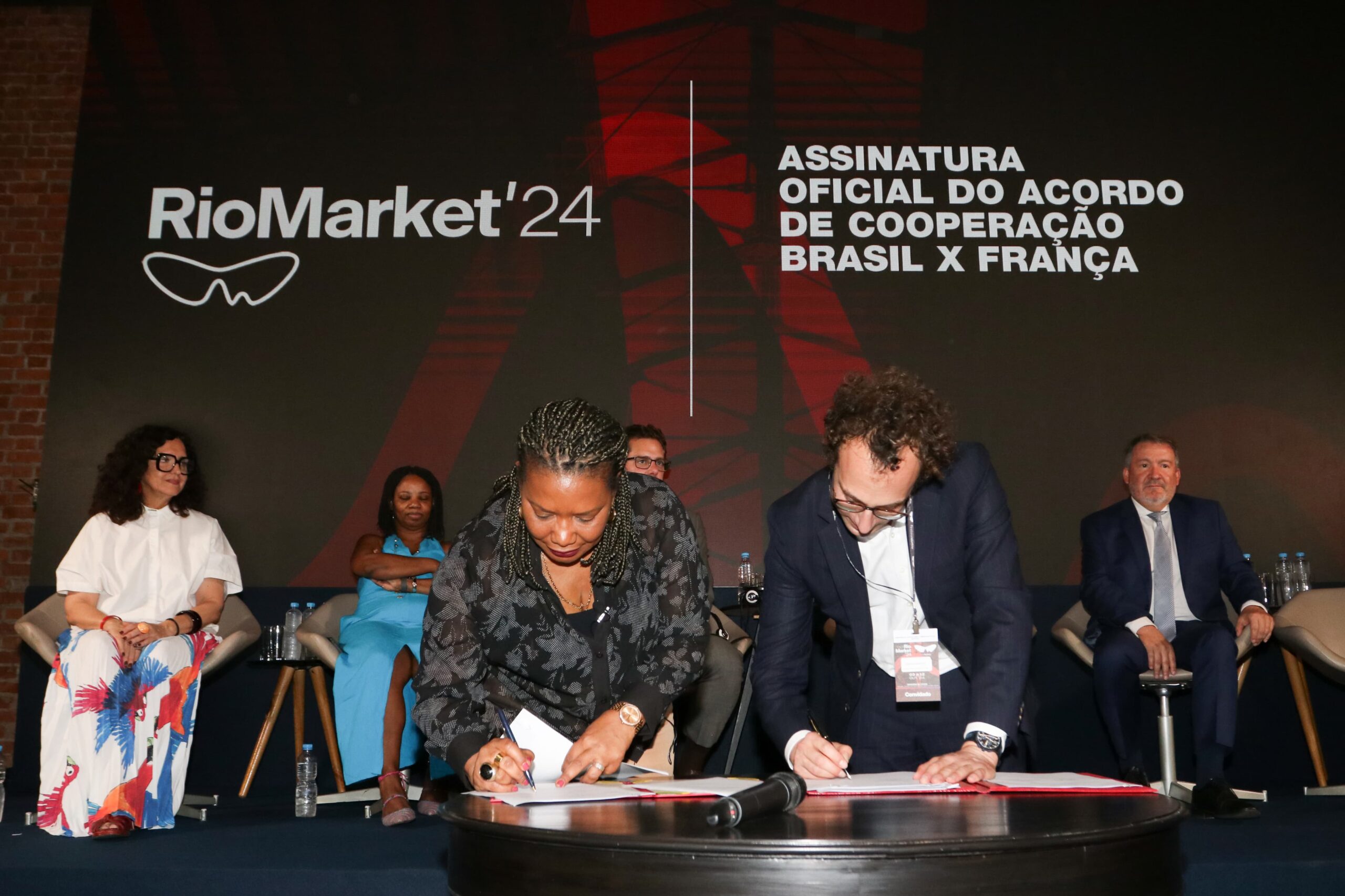 BRASIL E FRANÇA ASSINAM ACORDO DE COOPERAÇÃO PARA O SETOR AUDIOVISUAL