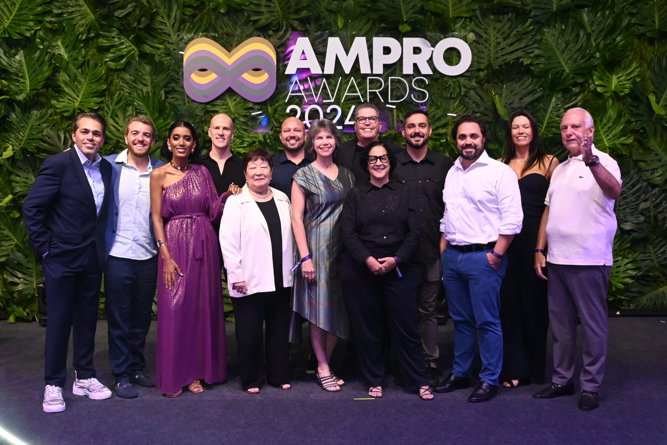ATENAS E TERRUÁ SE DESTACAM NO AMPRO AWARDS 2024: VEJA OS VENCEDORES