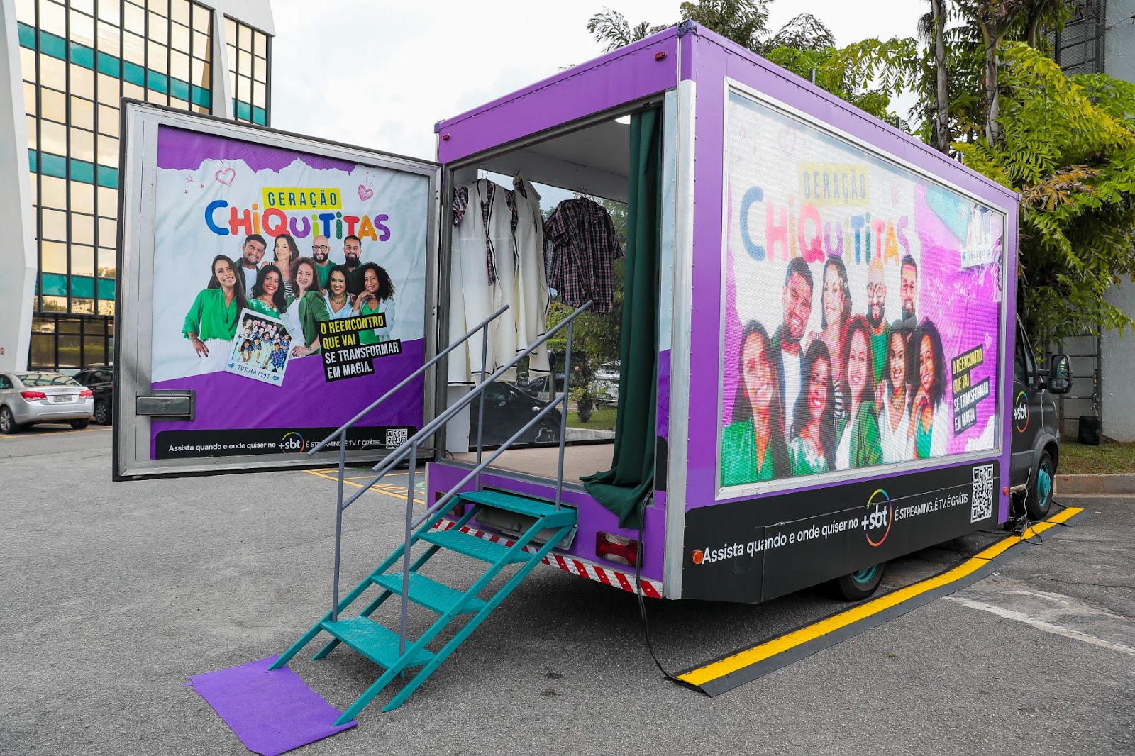 SBT CELEBRA SILVIO SANTOS E CHIQUITITAS EM AÇÕES NAS RUAS DE SÃO PAULO
